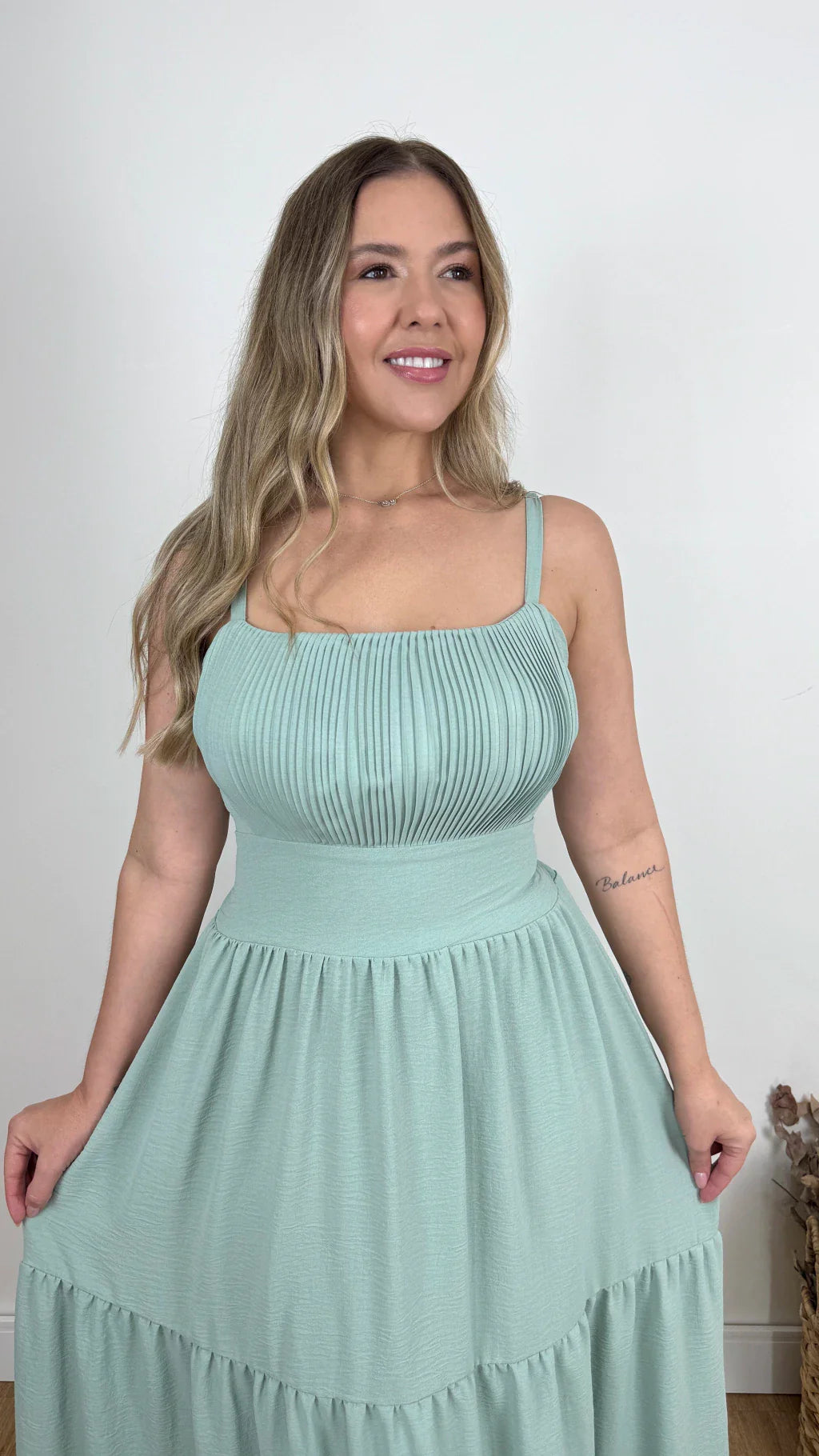 VESTIDO QUEZIA LISO (VÁRIAS CORES DISPONÍVEIS)